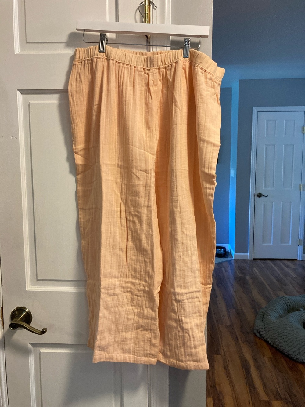 Women's Cropped Pull-On Pants in Light Peach